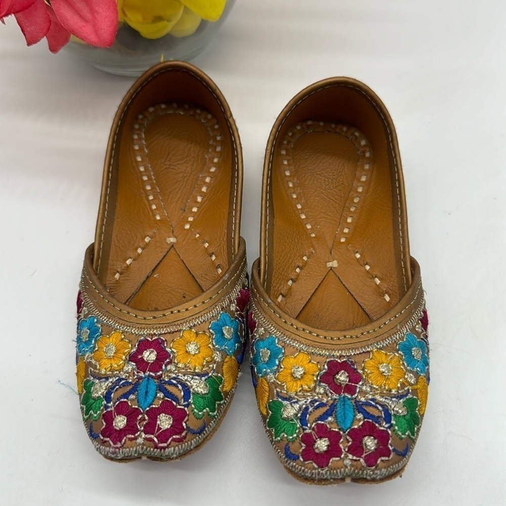 Indian embroidered little girl dress up shoes Size 9